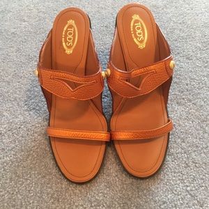 Brand new tan Tod's leather sandals (heels) size 9